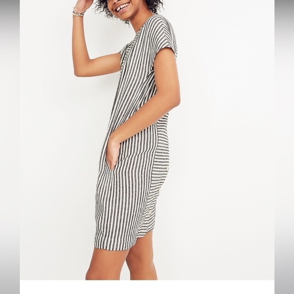 Madewell Dresses & Skirts - Madewell Linen Blend Stripe-Play Button-Back Tee Dress with pockets